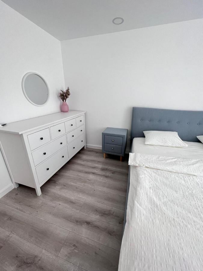 Cosmopolis Bliss: Your Home Away From Home Stefanestii de Jos Ngoại thất bức ảnh