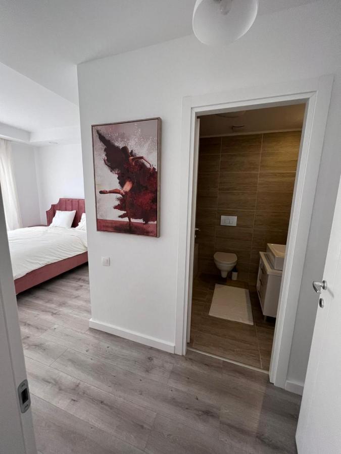 Cosmopolis Bliss: Your Home Away From Home Stefanestii de Jos Ngoại thất bức ảnh