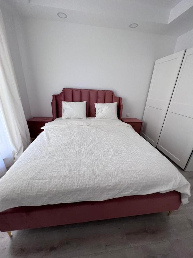 Cosmopolis Bliss: Your Home Away From Home Stefanestii de Jos Ngoại thất bức ảnh