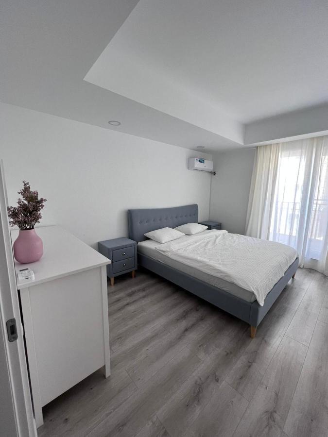Cosmopolis Bliss: Your Home Away From Home Stefanestii de Jos Ngoại thất bức ảnh