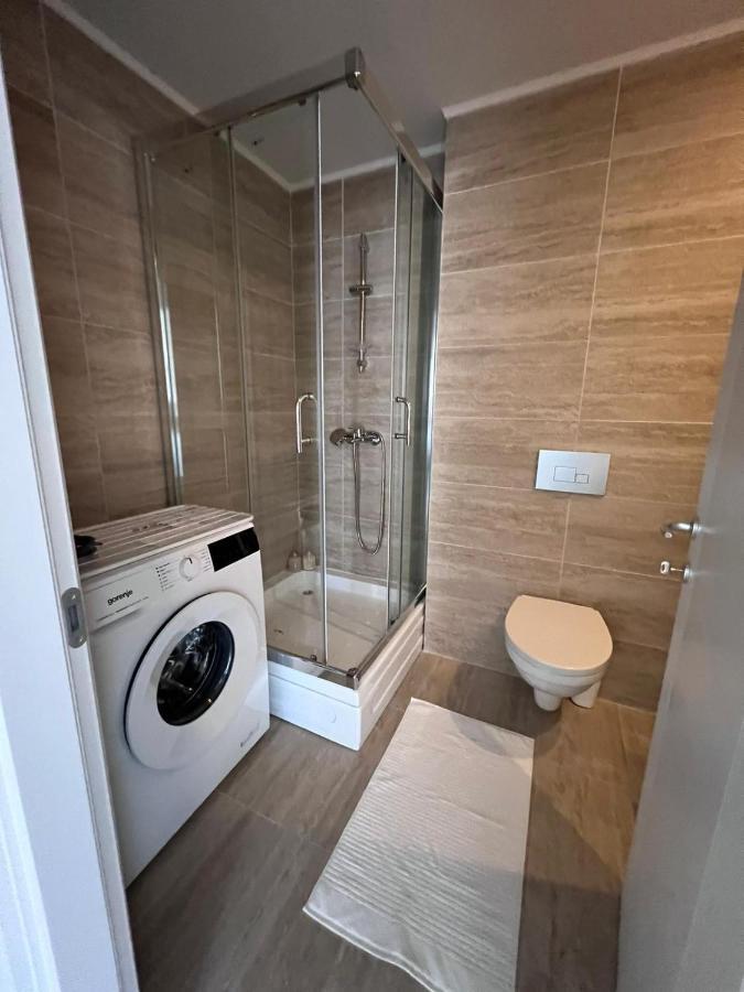 Cosmopolis Bliss: Your Home Away From Home Stefanestii de Jos Ngoại thất bức ảnh